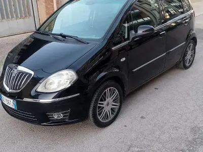 Usata Lancia Musa 77 CV (56 kW) 2010 Nero Monovolume