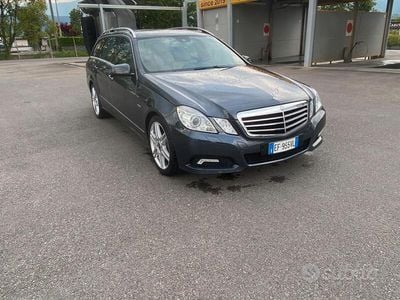 Gebraucht Mercedes E350 Avantgarde 265 PS (194 kW) 2011 Blau Kombi