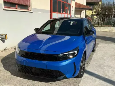 Usata Opel Corsa 101 CV (74 kW) 2025 Blu Utilitaria