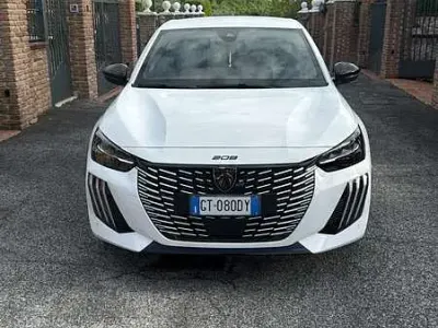 Usata Peugeot 208 GT 101 CV (74 kW) 2024 Bianco Utilitaria