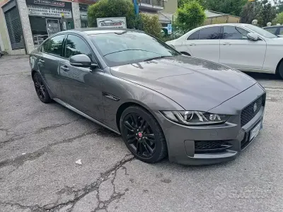 Usata Jaguar XE R-Dynamic 180 CV (132 kW) 2017 Grigio Berlina