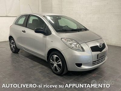 Begagnad Toyota Yaris Sol 69 HK (50 kW) 2008 Grå Halvkombi