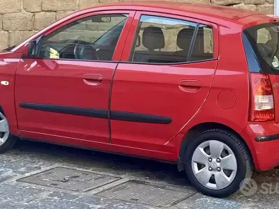 Käytetty Kia Picanto 61 HP (44 kW) 2007 Punainen Viistoperä