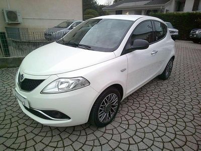 Usata Lancia Ypsilon Silver 69 CV (50 kW) 2017 Bianco Utilitaria