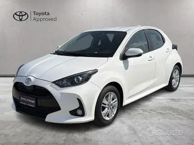 Usata Toyota Yaris Active 72 CV (52 kW) 2021 Bianco Utilitaria