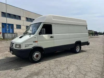 Usata Iveco Daily 122 CV (89 kW) 1997 Bianco Furgone