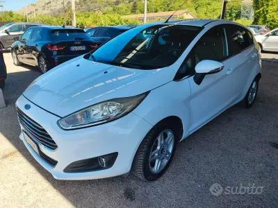 Usado Ford Fiesta 97 CV (71 kW) 2014 Blanco Utilitario