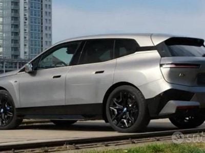 Usata BMW iX Comfort Edition 455 kW (619 CV) 2023 Grigio SUV