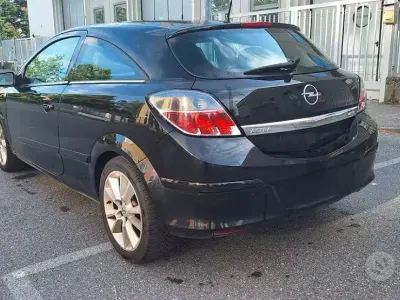 Usata Opel Astra GTC 101 CV (74 kW) 2006 Nero Coupé