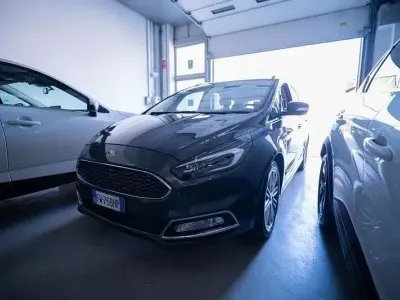 Begagnad Ford S-MAX Vignale 150 HK (110 kW) 2019 Grå Minibuss
