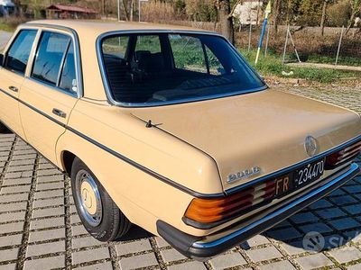 Usata Mercedes 200 60 CV (44 kW) 1980 Berlina