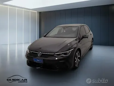 Usata VW Golf VIII R-line 150 CV (110 kW) 2024 Grigio urano Berlina