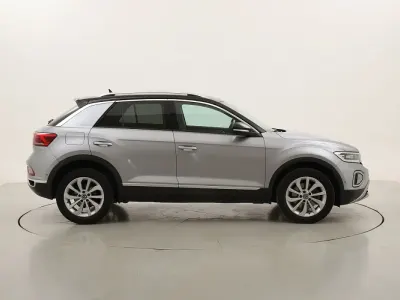 Usata VW T-Roc Style 150 CV (110 kW) 2023 Argentoargento SUV