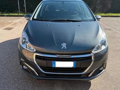 Grigio Usata 2017 Peugeot 208 Utilitaria | 6300 € (Super prezzo)