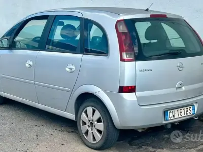 Usata Opel Meriva 101 CV (74 kW) 2005 Grigio Monovolume