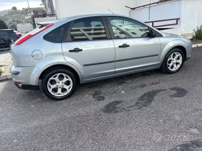 Gebraucht Ford Focus 90 PS (66 kW) 2005 Grau Limousine