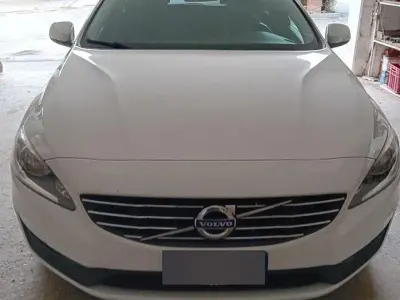 Usata Volvo V60 115 CV (84 kW) 2015 Bianco Station wagon