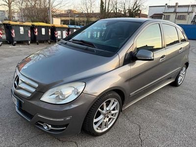 Usata Mercedes B180 Chrome 108 CV (79 kW) 2009 Grigio Monovolume