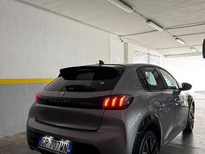 Usata Peugeot 208 GT 101 CV (74 kW) 2023 Grigio Utilitaria