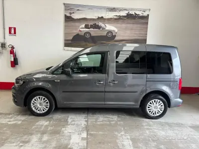Usata VW Caddy 102 CV (75 kW) 2018 Grigio scuro Monovolume