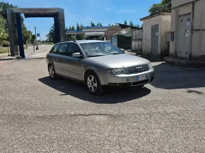 Usata Audi A4 130 CV (95 kW) 2004 Grigio Station wagon