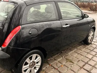 Usado Lancia Ypsilon 69 HP (50 kW) 2006 Preto Citadino
