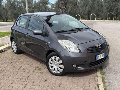 Begagnad Toyota Yaris 75 HK (55 kW) 2008 Halvkombi