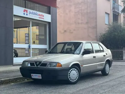 Usata Alfa Romeo 33 90 CV (66 kW) 1992 Argento Berlina