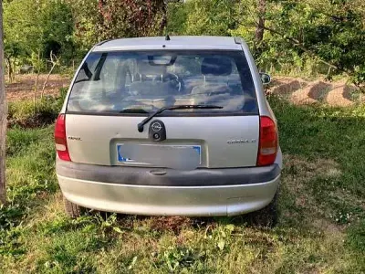 Usata Opel Corsa Edition 60 CV (44 kW) 2000 Berlina