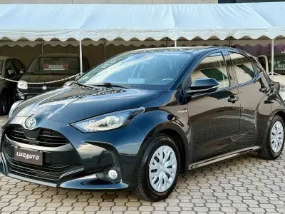 Usata Toyota Yaris Hybrid Business Edition 92 CV (67 kW) 2020 Nero Berlina