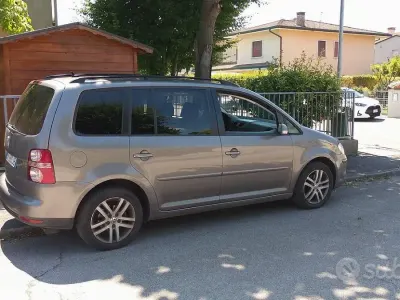 Usata VW Touran Conceptline 109 CV (80 kW) 2009 Grigio Monovolume