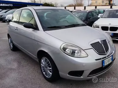 Usata Lancia Ypsilon 69 CV (50 kW) 2011 Grigio Utilitaria