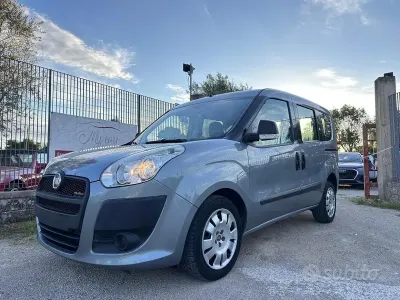 Usata Fiat Doblò 120 CV (88 kW) 2011 Grigio Monovolume