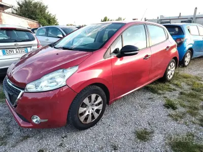 Usata Peugeot 208 82 CV (60 kW) 2013 Rosso Utilitaria