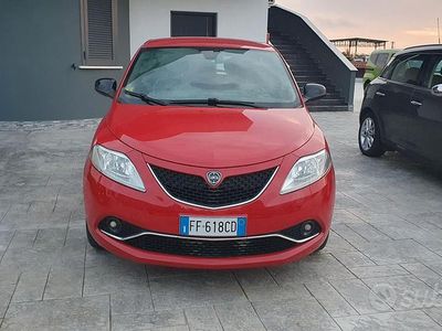 Usata Lancia Ypsilon 95 CV (69 kW) 2016 Rosso Utilitaria