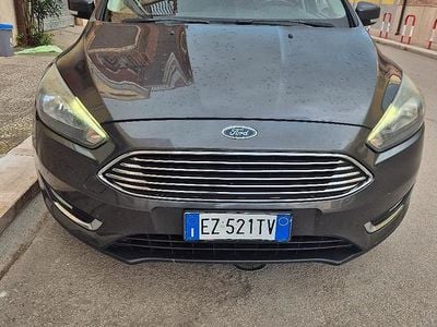 Begagnad Ford Focus Titanium S 120 HK (88 kW) 2015 Grå Sedan