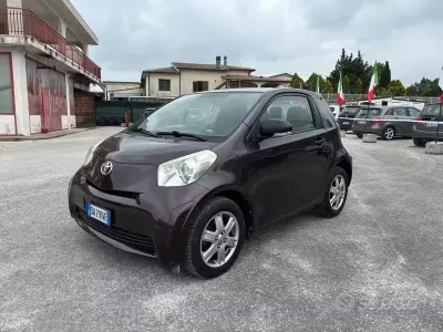 Käytetty Toyota iQ 68 HP (50 kW) 2009 Violetti Viistoperä