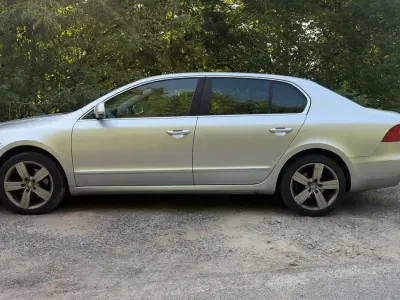 Usata Skoda Superb Elegance 170 CV (125 kW) 2013 Argento Berlina