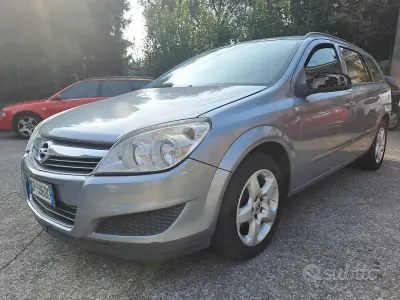 Usata Opel Astra 101 CV (74 kW) 2008 Grigio Station wagon