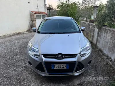 Usata Ford Focus 95 CV (69 kW) 2012 Grigio Berlina