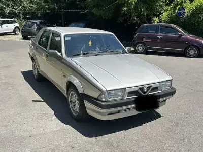 Usata Alfa Romeo 75 148 CV (108 kW) 1990 Grigio Berlina