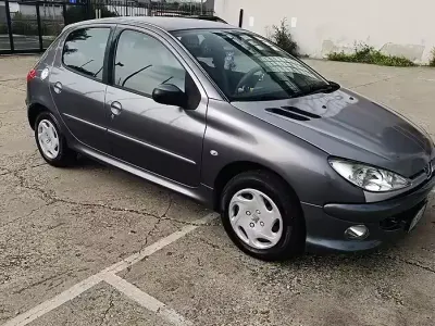 Käytetty Peugeot 206 68 HP (50 kW) 2009 Harmaa Sedan