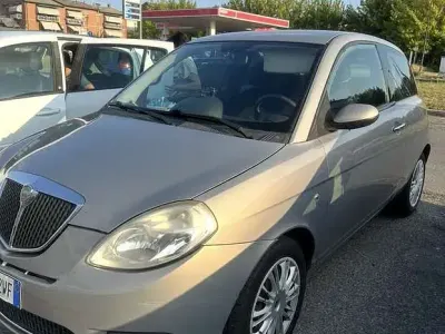 Usata Lancia Ypsilon 60 CV (44 kW) 2008 Giallo Utilitaria