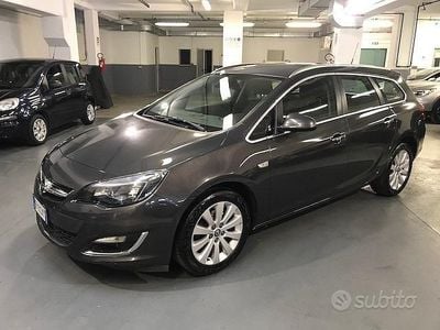Usata Opel Astra Cosmo 165 CV (121 kW) 2012 Grigio Station wagon