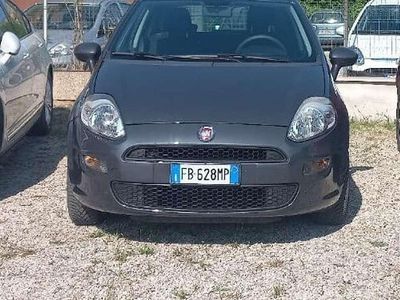Usata Fiat Punto Lounge 69 CV (50 kW) 2016 Grigio Berlina