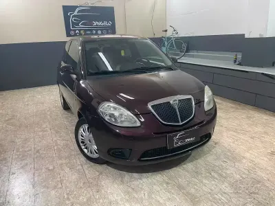 Usata Lancia Ypsilon 60 CV (44 kW) 2008 Viola Utilitaria