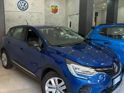 Usata Renault Captur Intens 101 CV (74 kW) 2020 Bluazzurro SUV