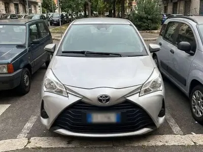 Usata Toyota Yaris 72 CV (52 kW) 2018 Argento Berlina