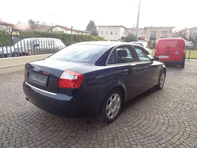Usata Audi A4 Ambiente 150 CV (110 kW) 2004 Blu/azzurro Berlina