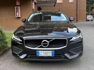 Usata Volvo V60 Momentum 150 CV (110 kW) 2020 Nero Station wagon
